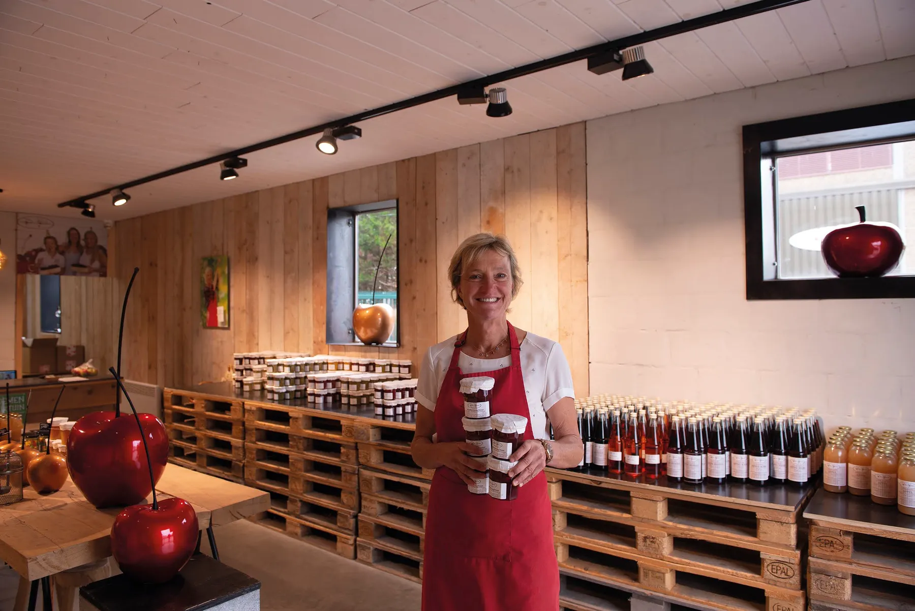De winkel van Zoete Polder met confituur, sappen en vers fruit